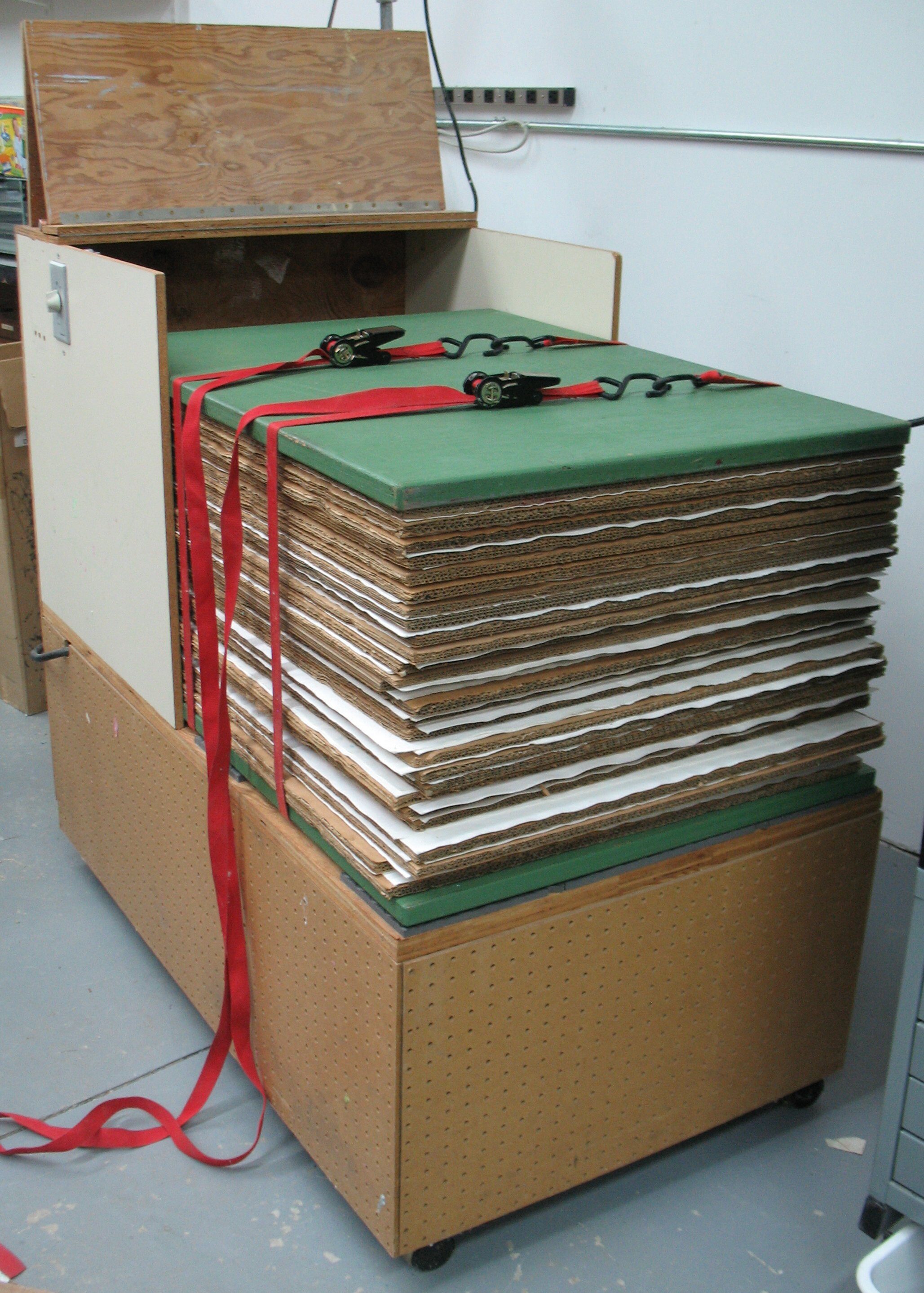Out drying box, with the drying system in place. An old furnace fan in the base blows upwards into the upper box, and the multi-hinged lid, when closed, forces the air to flow through the stack.